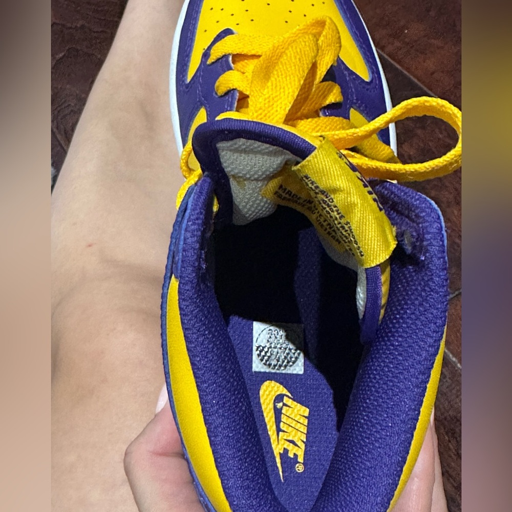 Kids Nike Dunk High Retro Lakers Sneakers - Size 2 - Picture 6 of 6